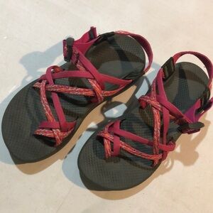 Chacos Womens 9  Sandals Coral/Orange with two adjustable straps